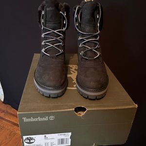 Nubuck black faux fur warm lined boots women. Size 8